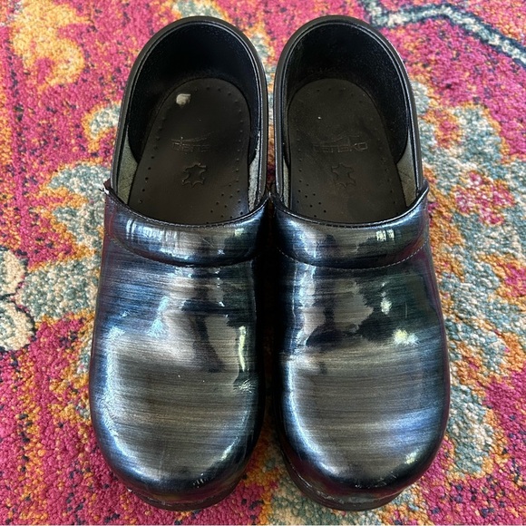 🔥Dansko | Women’s Black/Silver/Midnight Blue Ethereal Striped Leather Clogs sz 8 - Picture 9 of 12